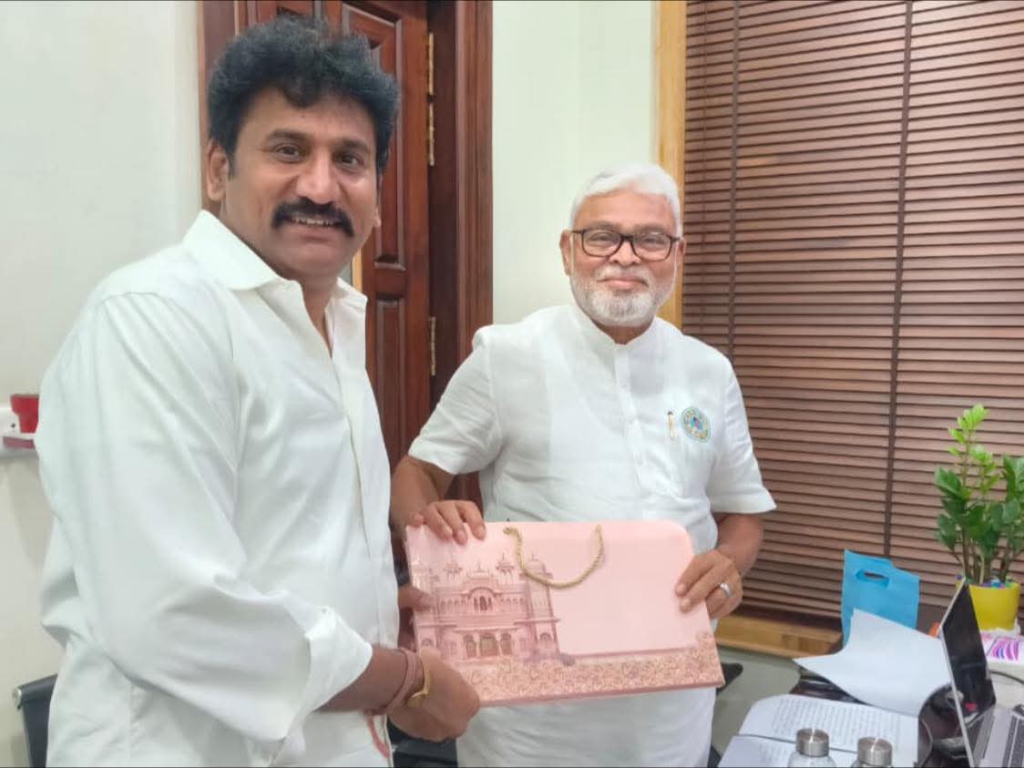 అంబటి రాంబాబును కలిసిన తోపుదుర్తి