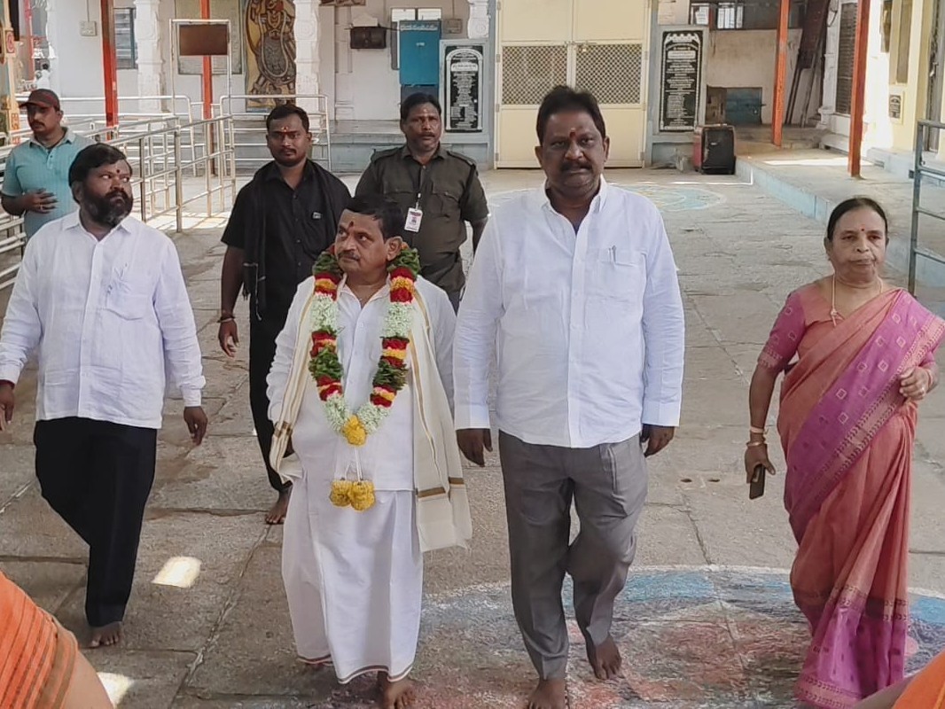 నెట్టికంటి సేవలో ఏపీ దేవదాయశాఖ రాష్ట్ర స్థపతి