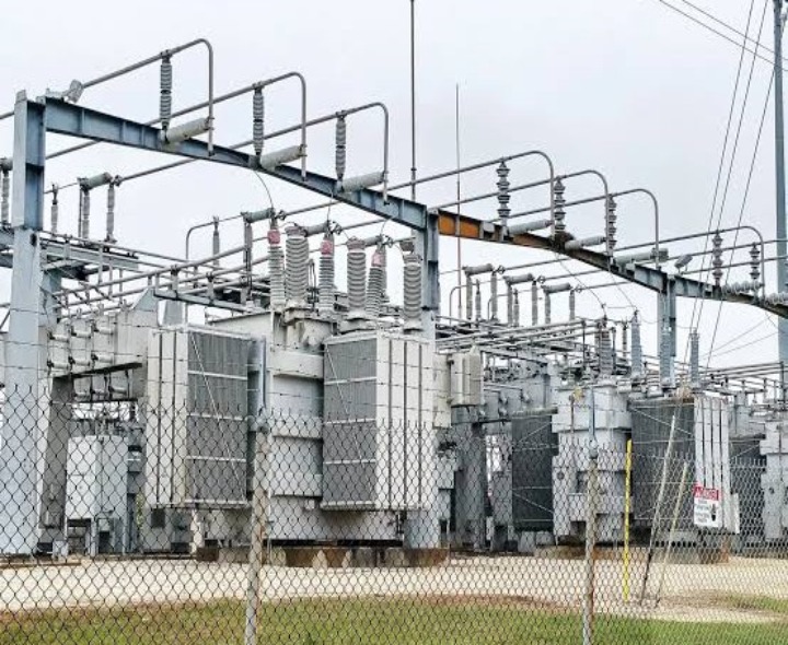 పుట్టపర్తిలో విద్యుత్ అంతరాయం లేకుండా ప్రత్యేక ఏర్పాట్లు