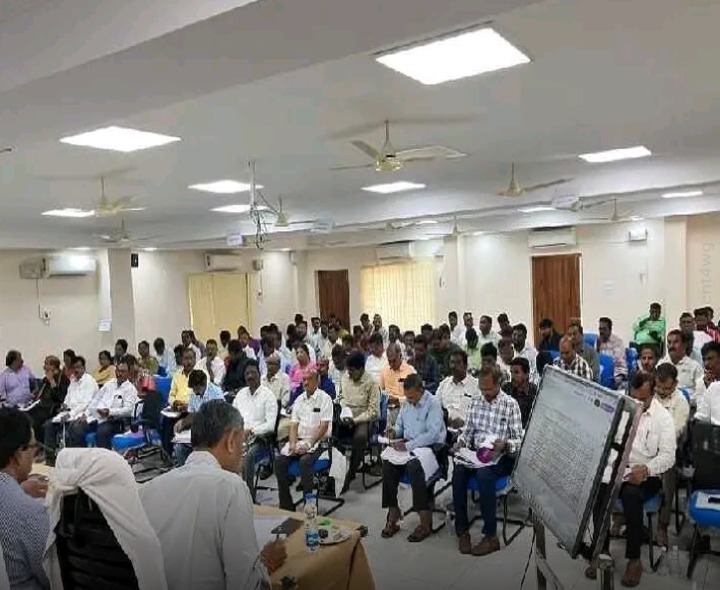 విద్యుత్ అధికారులు నిర్లక్ష్యంగా ఉండరాదు: CMD