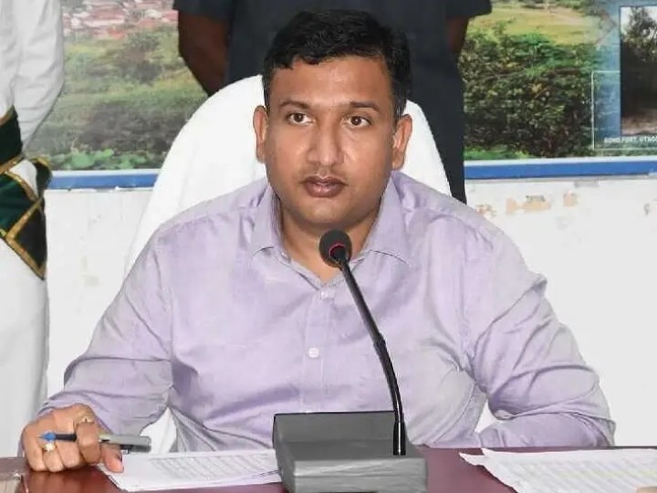 పెండింగ్ పనులు పూర్తి చేయాలి: కలెక్టర్