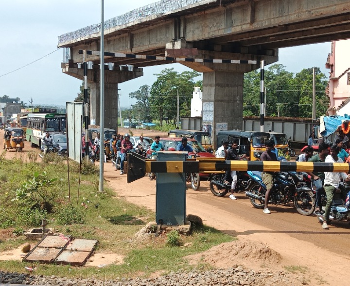 పాతపట్నం ఫ్లై ఓవర్ వంతెన పూర్తి అయ్యేది ఎప్పుడు?