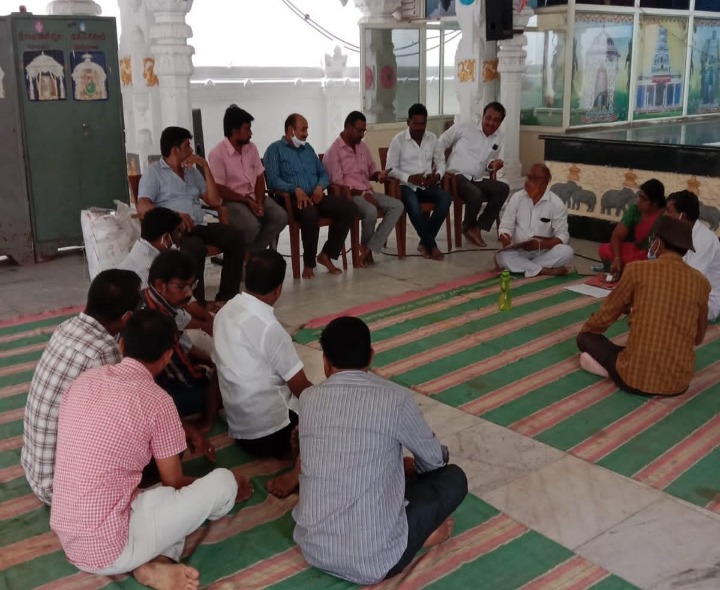 భారీ ధరకి కొబ్బరికాయల వేలం పాట..!