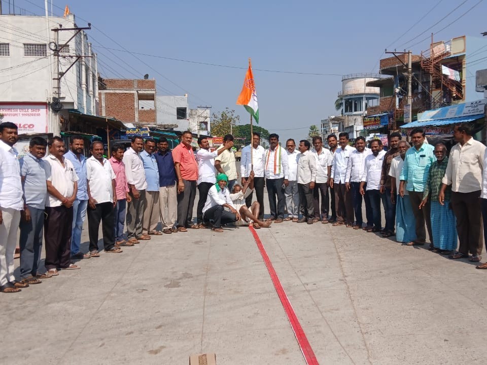 చెన్నారావుపేటలో కాంగ్రెస్ నాయకుల సంబరాలు