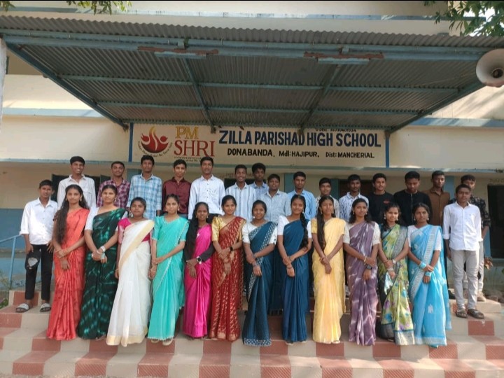 ఉపాధ్యాయులుగా మారిన విద్యార్థులు