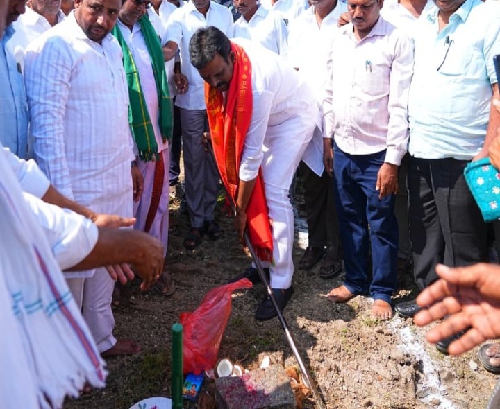 సైన్స్‌ల్యాబ్ నిర్మాణానికి భూమి పూజ