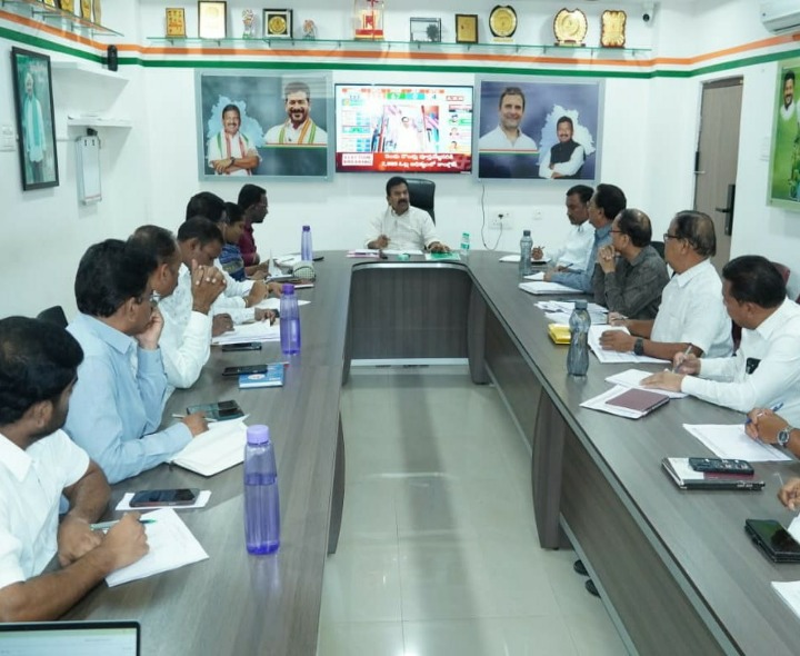 ‘ఇందిరమ్మ ఇళ్ల నిర్మాణాల లక్ష్యం పూర్తి చేయాలి’