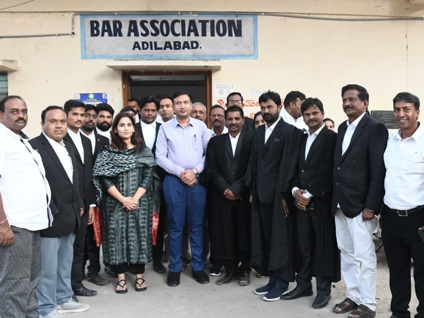 విద్యార్థులకు పట్టుదల, ఆత్మవిశ్వాసం అవసరం: కలెక్టర్