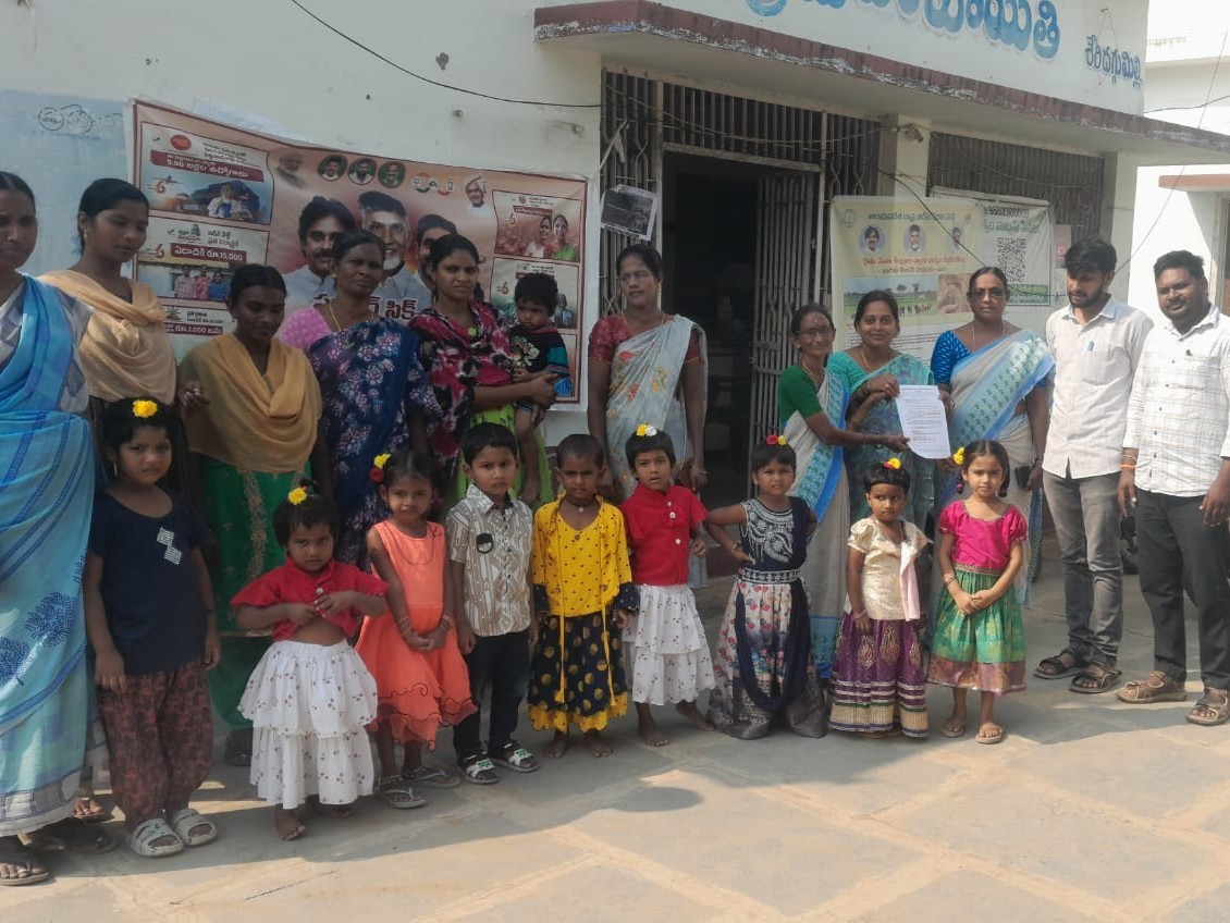 ‘అంగన్వాడీల విలీన ప్రక్రియను ఆపాలి’