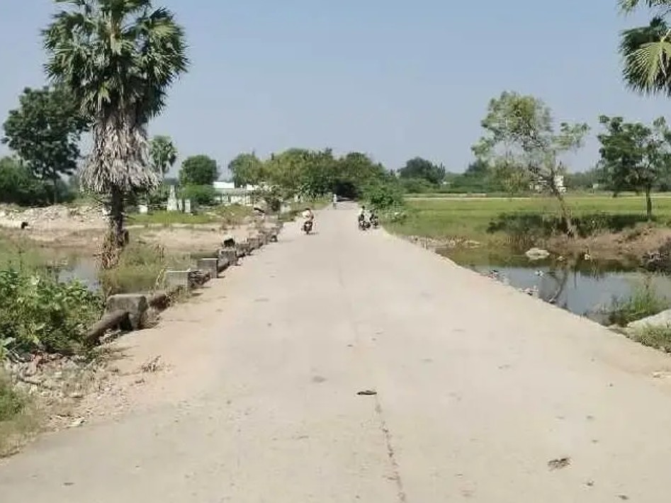 నిధులు మంజూరు.. నేటికీ ప్రారంభం కానీ పనులు