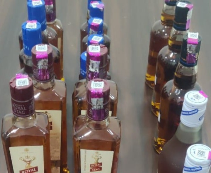 అక్రమంగా మద్యం అమ్మేవారిపై కఠిన చర్యలు: ఎస్సై