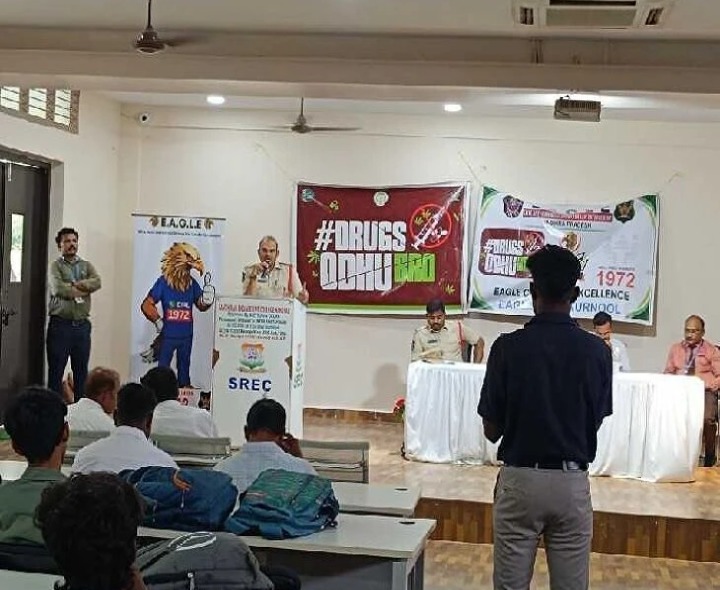 డ్రగ్స్, ర్యాగింగ్‌పై విద్యార్థులకు అవగాహన