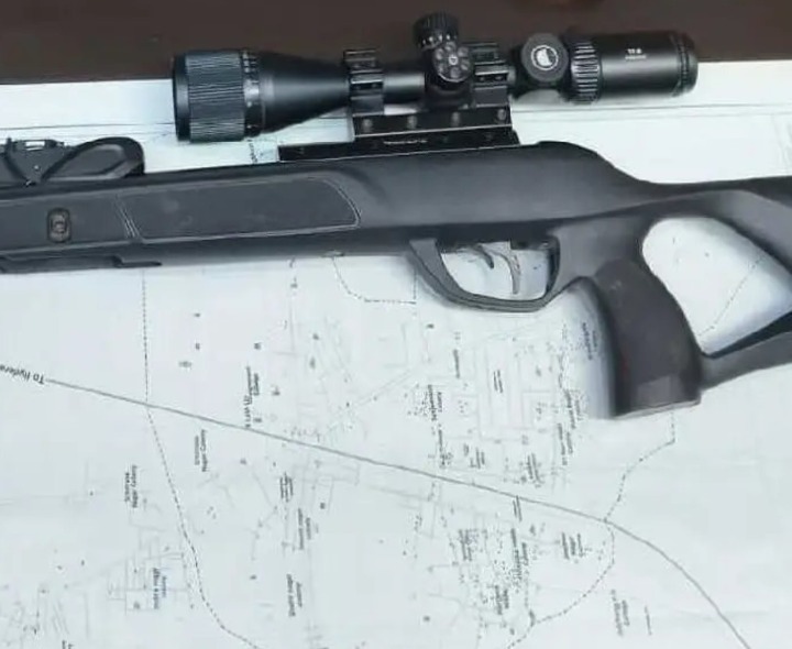 యువకుని చేతిలో ఎయిర్ రైఫిల్ గన్ కలకలం