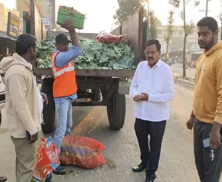 పారిశుద్ధ్య పనులను పరిశీలన రాజాం కమిషనర్