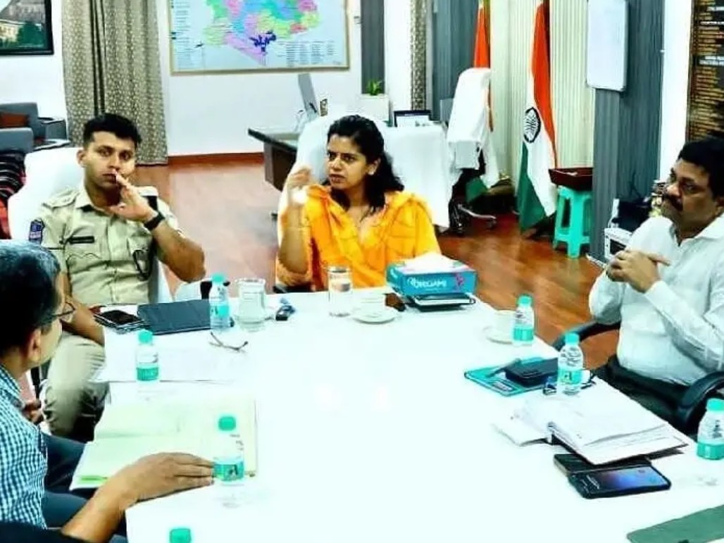 ర్యాగింగ్ పై కఠిన చర్యలకు కలెక్టర్ ఆదేశం