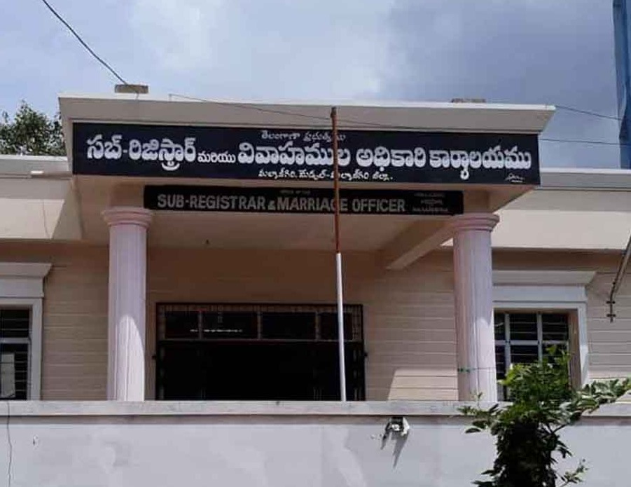 అర్ధరాత్రి వరకు ఏసీబీ తనిఖీలు