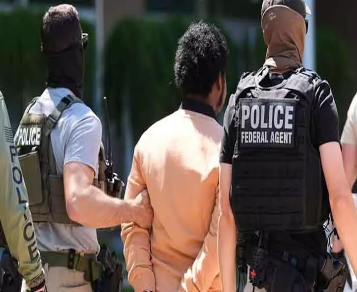 ఖైదీతో టిఫిన్.. ఐదుగురు సిబ్బంది సస్పెన్షన్