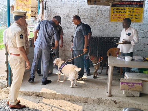 కనిగిరిలో పోలీసుల విస్తృత తనిఖీలు