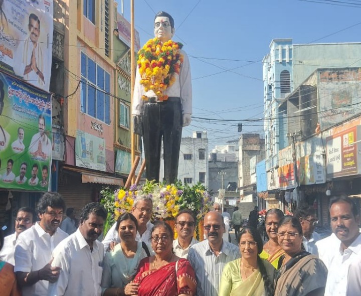 వనపర్తి మాజీ ఎమ్మెల్యేకు నివాళి