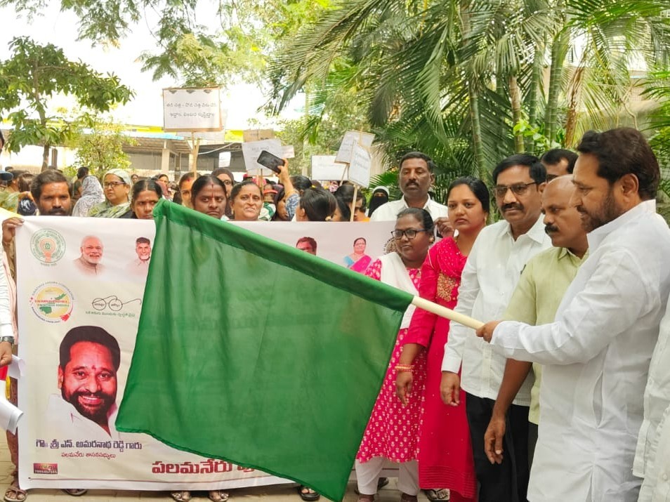 పలమనేరులో స్వచ్ఛఆంధ్ర-స్వర్ణాంధ్ర ర్యాలీ ప్రారంభం