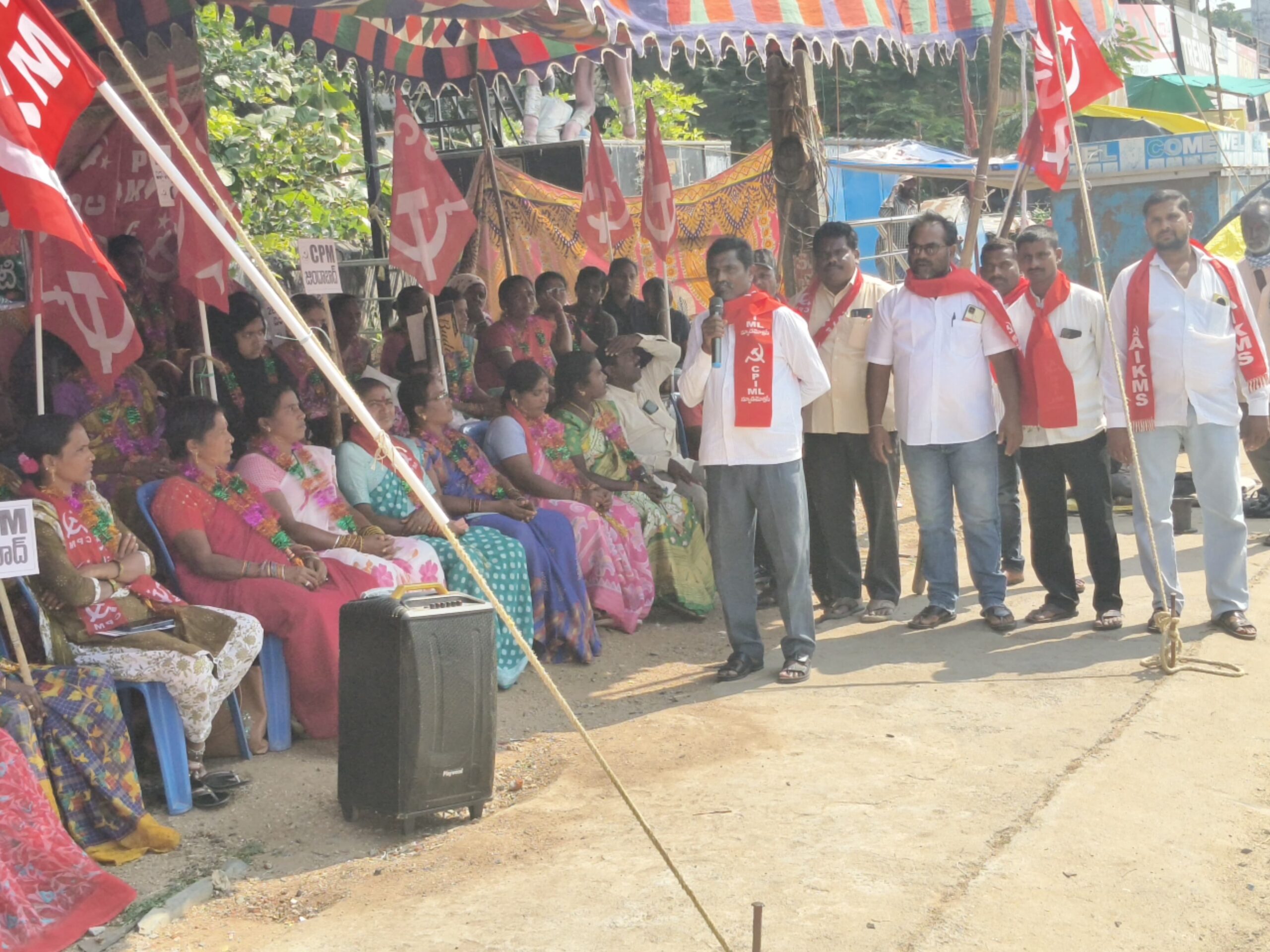 తొర్రూరులో కొనసాగుతున్న రిలే నిరాహార దీక్షలు