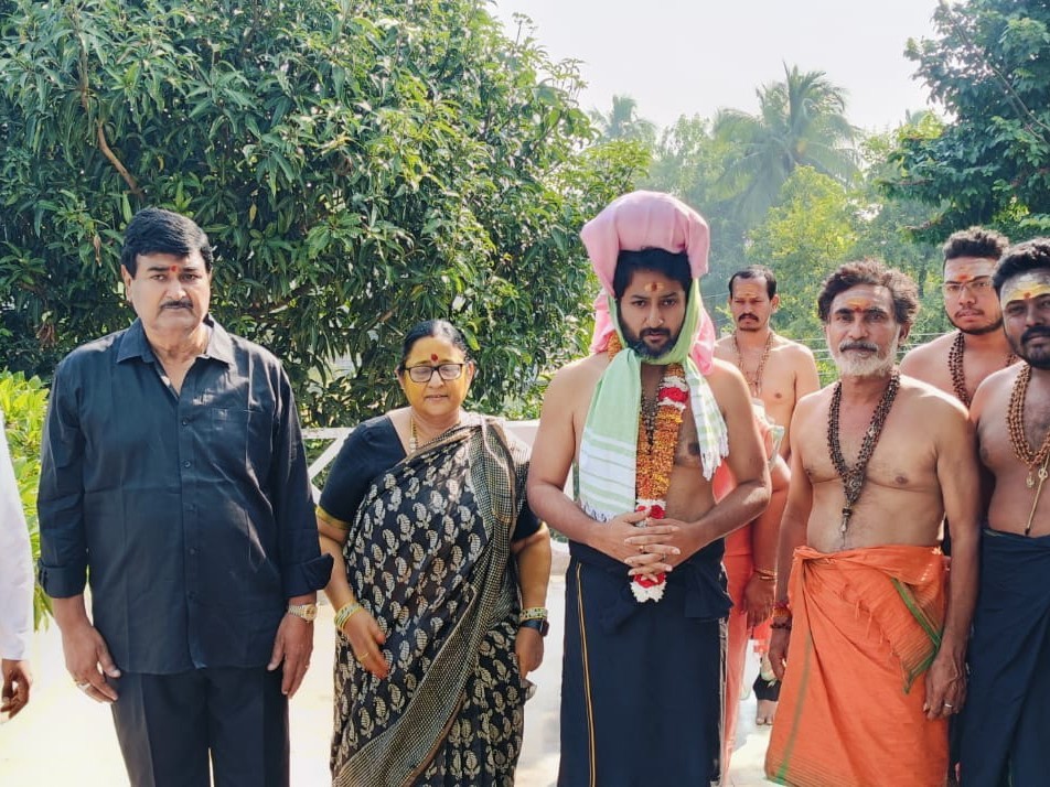 యువనేత కృష్ణ ఛై‌తన్య అయ్యప్ప ఇరుముడి కార్యక్రమం