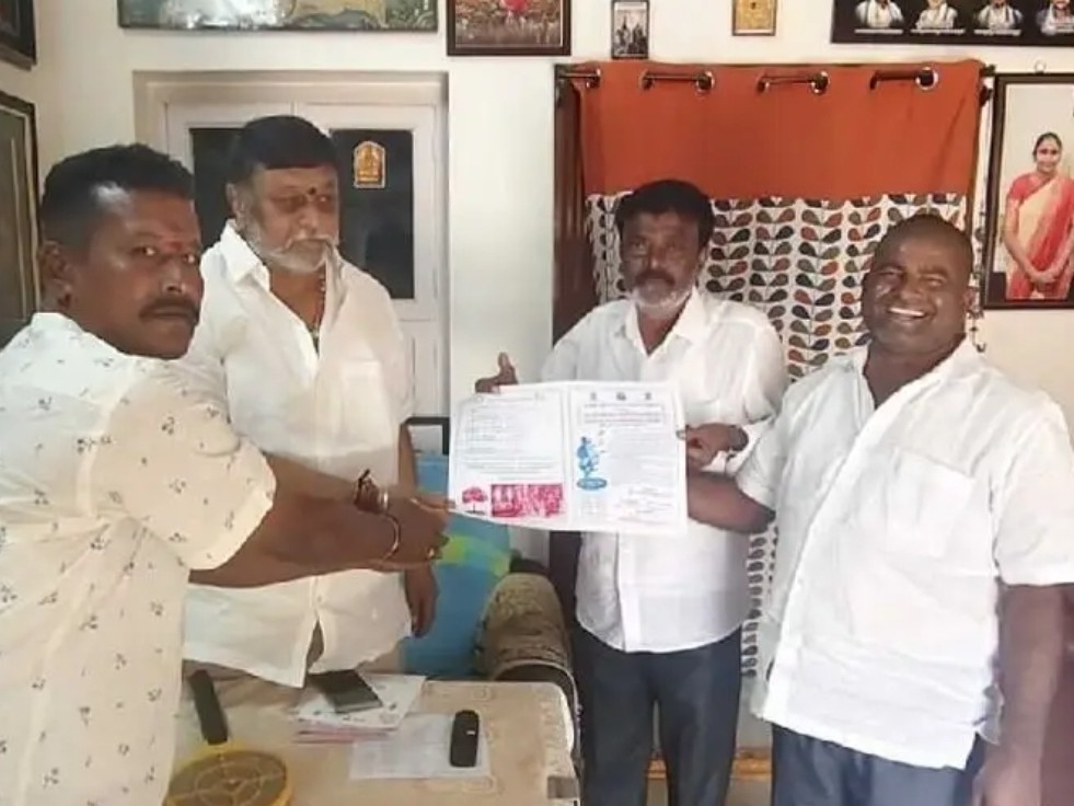 కనకదాసు జయంతి వేడుకలకు మాజీ ఎమ్మెల్యేకు ఆహ్వానం