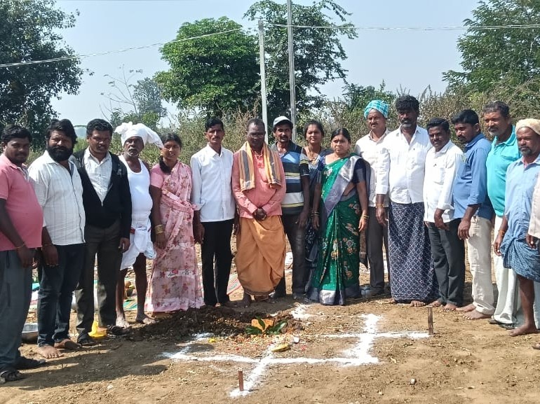 భూమి పూజ కార్యక్రమంలో పాల్గొన్న కాంగ్రెస్ పార్టీ శ్రేణులు