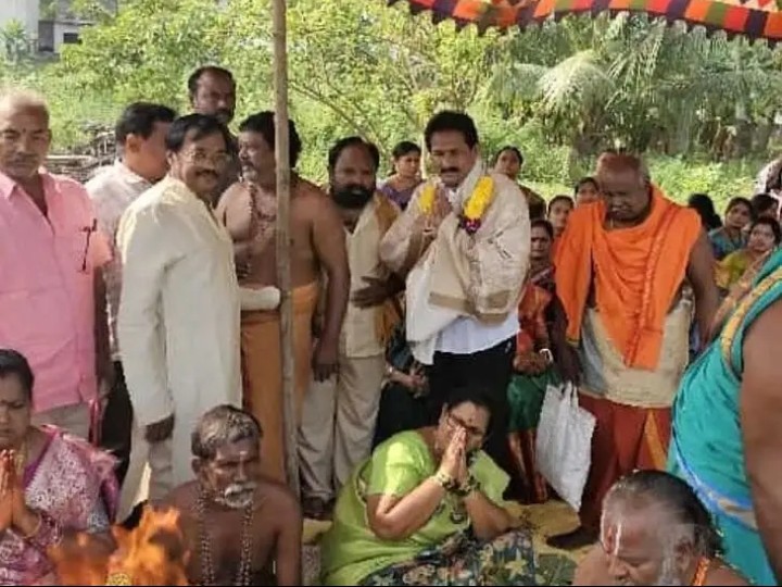 గణపతి హోమంలో పాల్గొన్న ఎమ్మెల్యే