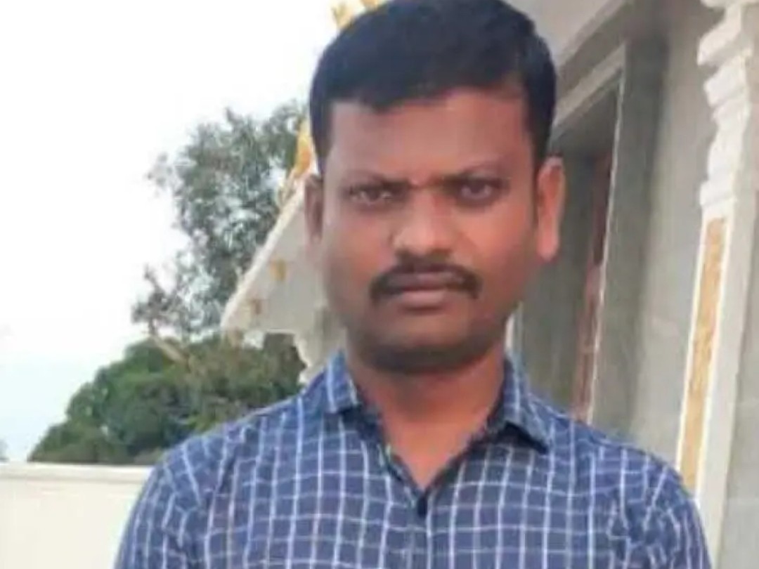 రోడ్డు ప్రమాదంలో ఆకులకొత్తూరు వాసి మృతి