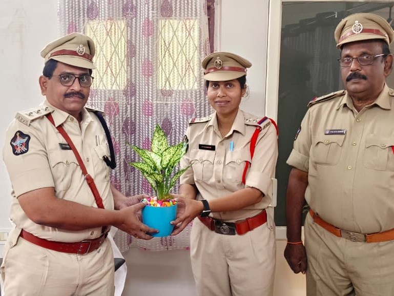 మహిళా పోలీస్ స్టేషన్ డీఎస్పీగా రవిచంద్ర