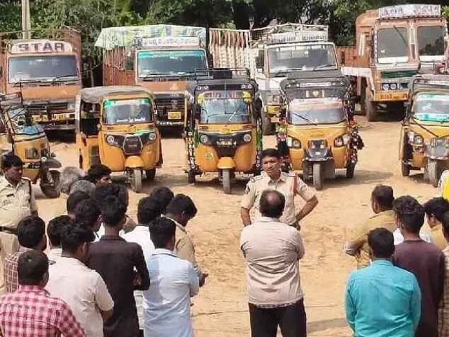 ఆటో డ్రైవర్లకు కౌన్సెలింగ్ నిర్వహించిన సీఐ