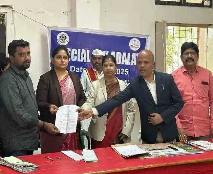 కోర్టులో స్పెషల్ లోక్ అదాలత్