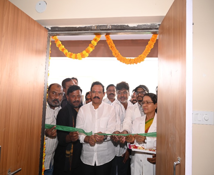 మెడికల్ కళాశాలలో బాయ్స్ హాస్టల్ ప్రారంభించిన ఎమ్మెల్యే