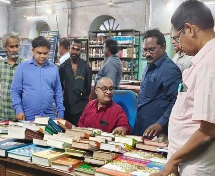 గుంటూరు గ్రంథాలయంలో పుస్తక ప్రదర్శన