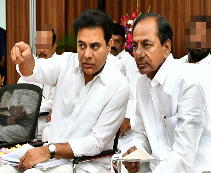 ఎర్రవల్లిలో కేసీఆర్‌తో KTR భేటీ