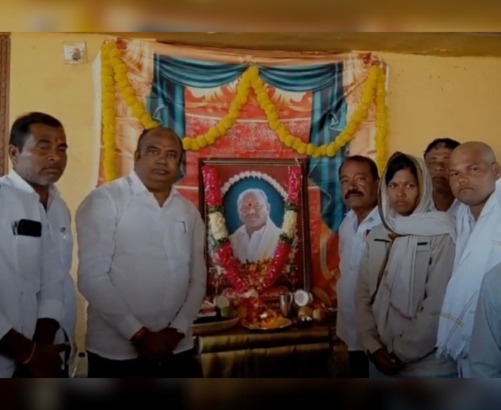 మాలావత్ పూర్ణ కుటుంబాన్ని పరామర్శించిన ఎమ్మెల్యే