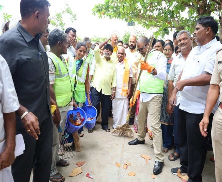 ‘పరిసరాలను ప్రతి ఒక్కరూ పరిశుభ్రంగా ఉంచుకోవాలి’