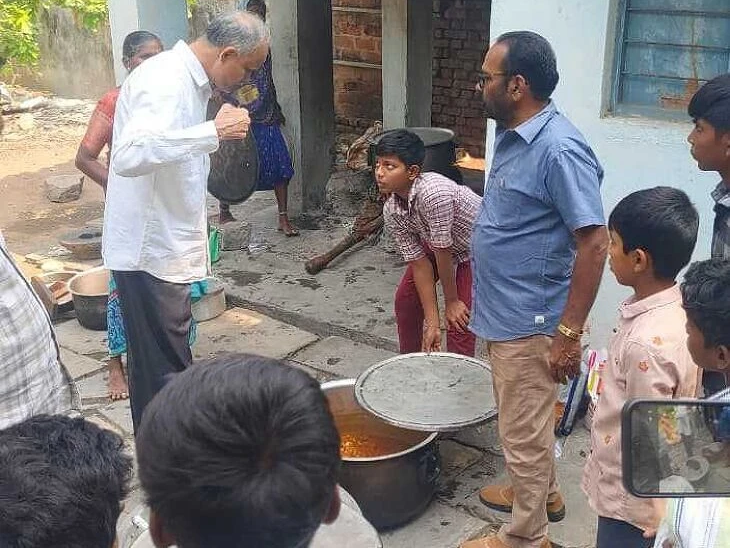 ప్రభుత్వ పాఠశాలలో జడ్పీ సీఈవో ఆకస్మిక తనిఖీ..!