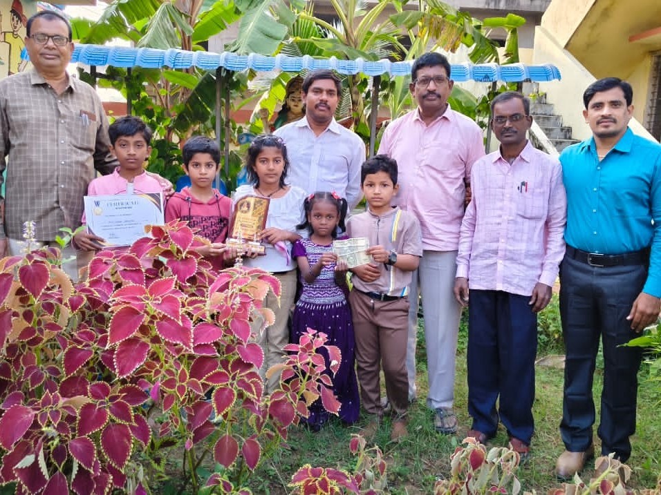 శ్రీముఖలింగం మోడల్ పాఠశాలకు ప్రథమ బహుమతి