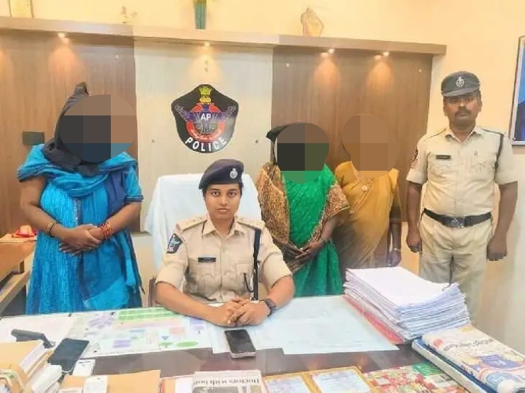 మైనర్ రేప్ కేసు.. తల్లి, అమ్మమ్మ అరెస్ట్