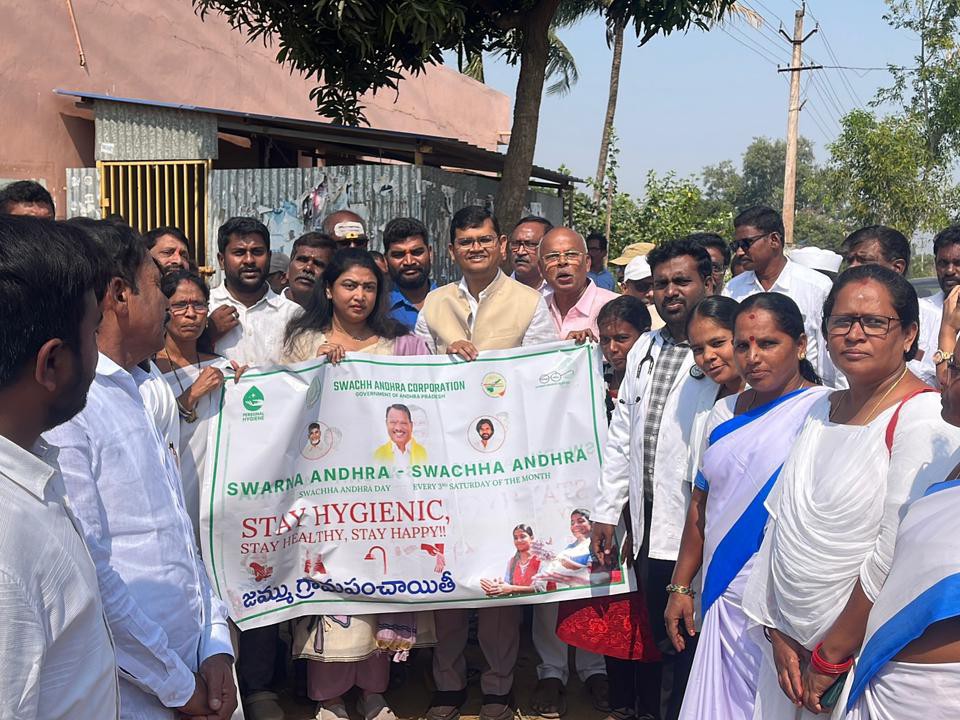 పరిసరాల శుభ్రత మన అందరి బాధ్యత: కలెక్టర్