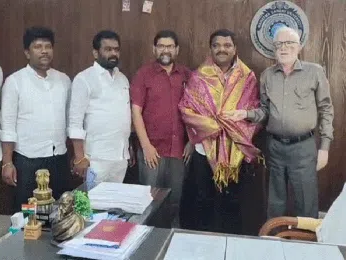 MGUను సంద‌ర్శించిన MLC తీన్మార్ మల్లన్న