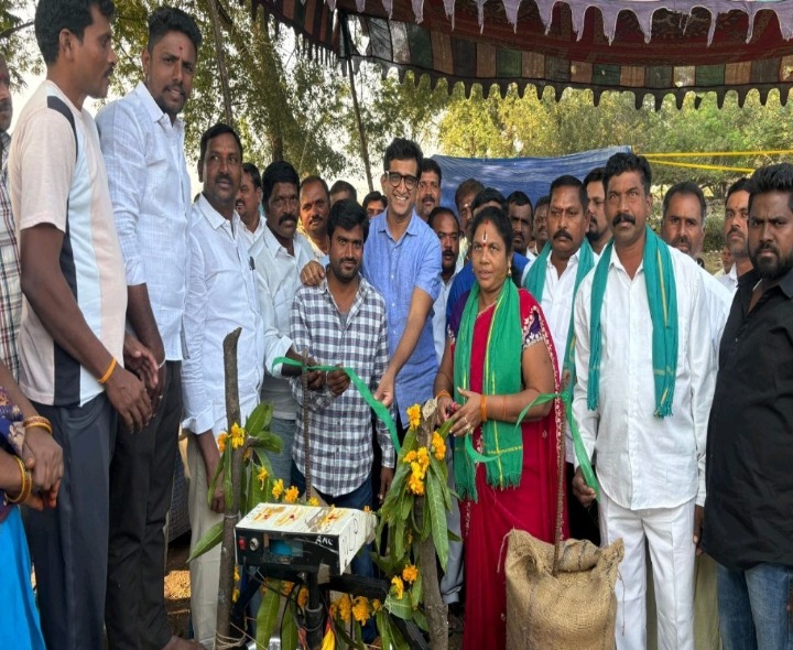 ధాన్యం కొనుగోళ్లు కేంద్రాన్ని ప్రారంభించిన ఎమ్మెల్యే