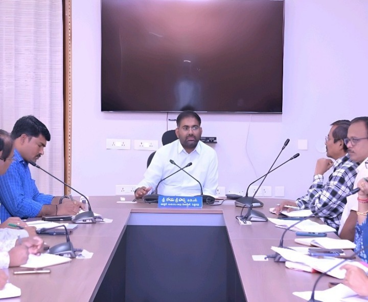 ‘పాఠశాలల అభివృద్ధి పనులను పర్యవేక్షించాలి’