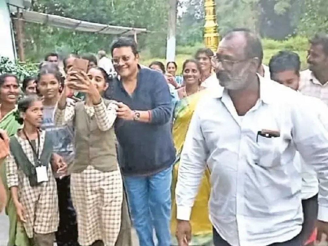 ఎల్.కోటలో సందడి చేసిన హీరో సాయికుమార్