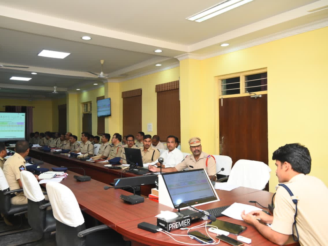 కోర్ట్ కానిస్టేబుల్‌లు క్రమశిక్షణతో పని చేయాలి:SP