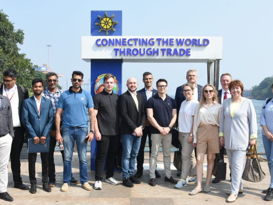 విశాఖ పోర్టులో నేపాల్, రష్యా బృందాలు