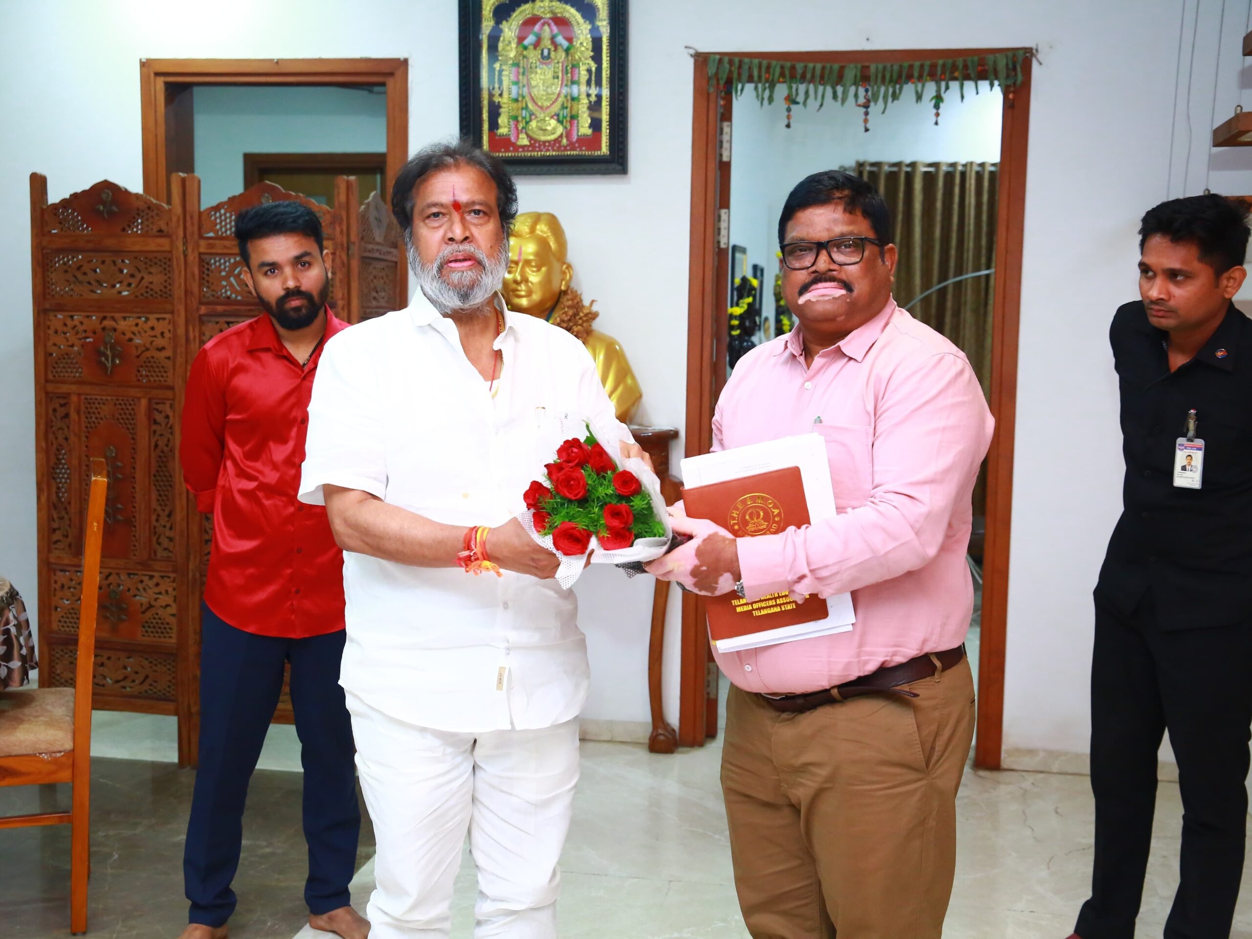 మంత్రిని కలిసిన జిల్లా వైద్యాధికారి