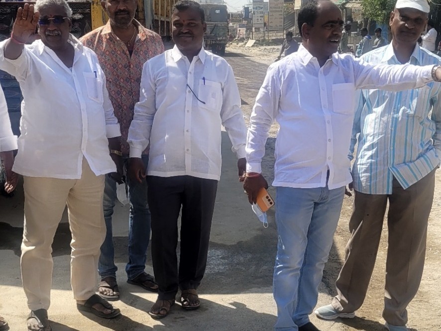 60 లక్షలతో రోడ్డు పనులు ప్రారంభం: మాజీ సర్పంచ్